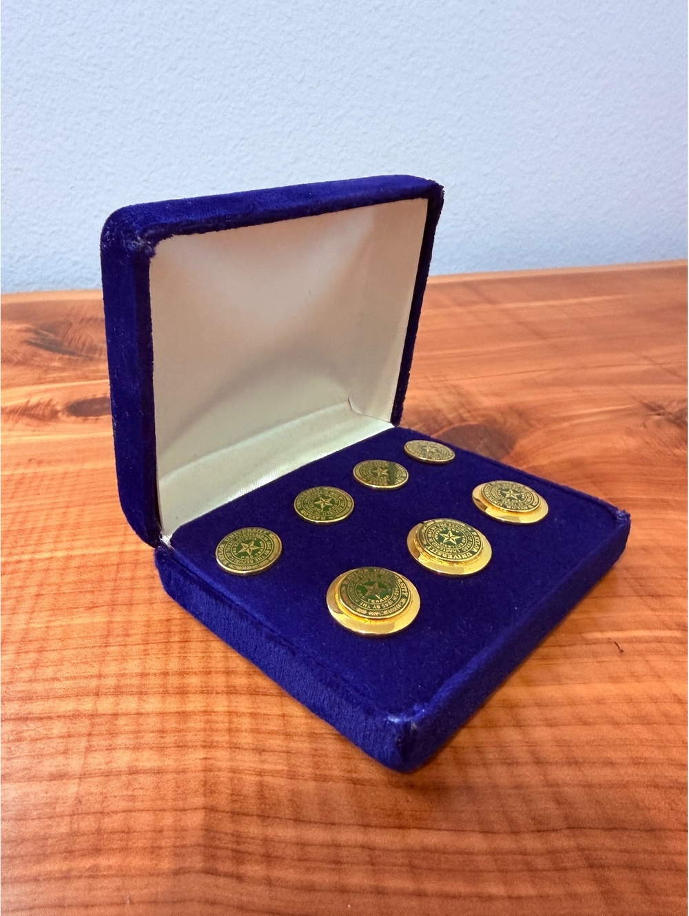 Ben Silver Manhasset Set of 7 Vintage Baylor University Gold Tone Jacket Buttons